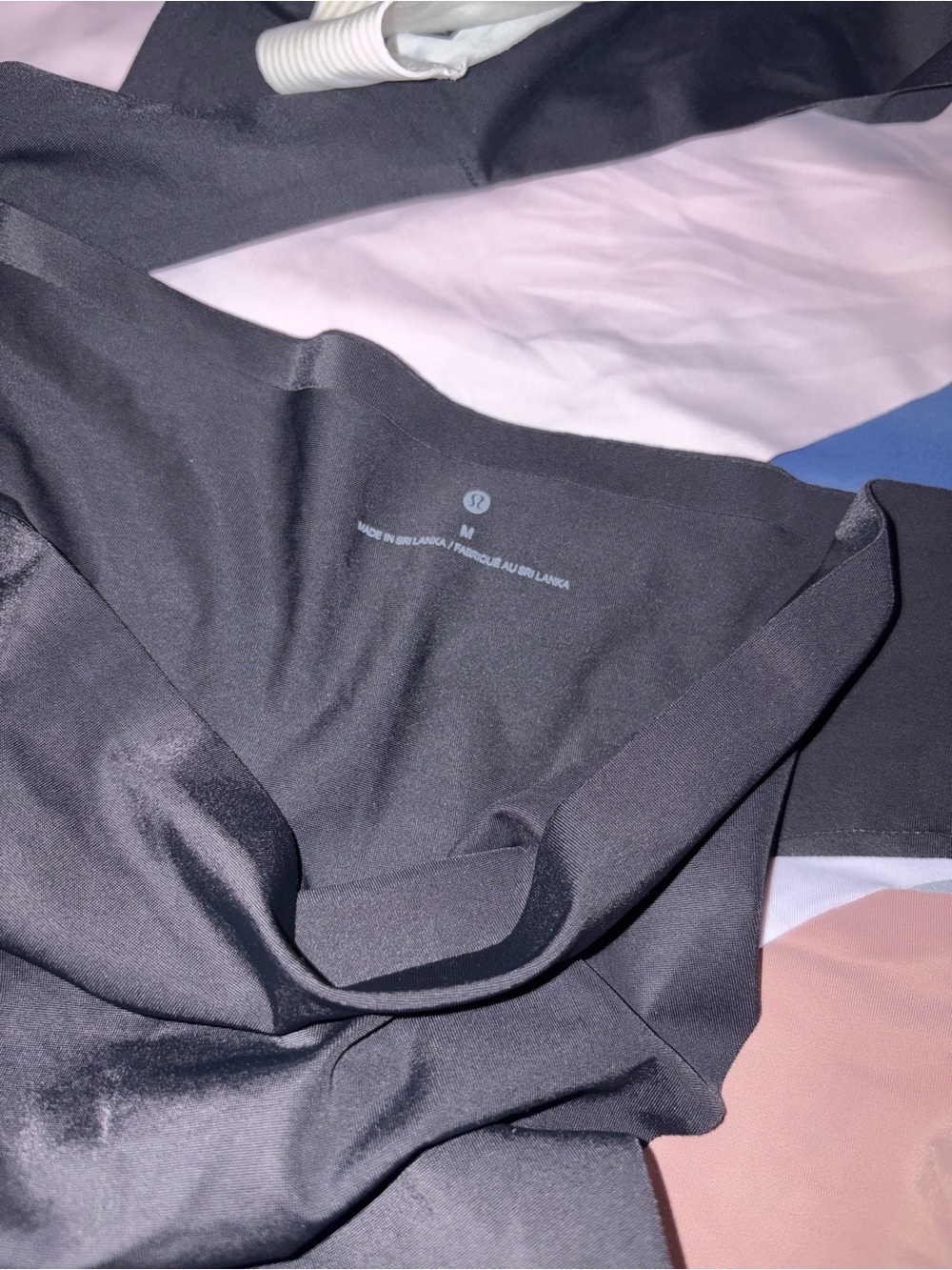 Lululemon NWOT 9 pair of thong panties size M - Picture 3 of 7